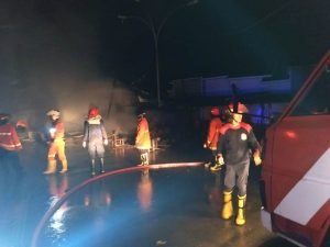 24 Kios Ludes Terbakar