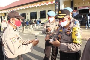 Kapolres Bagikan Suplemen Untuk Personel