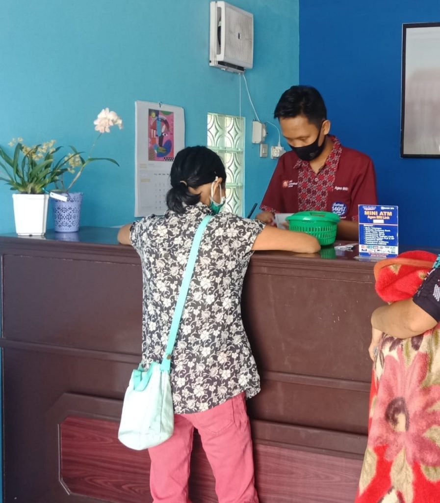 Ratusan Warga Terima Bansos