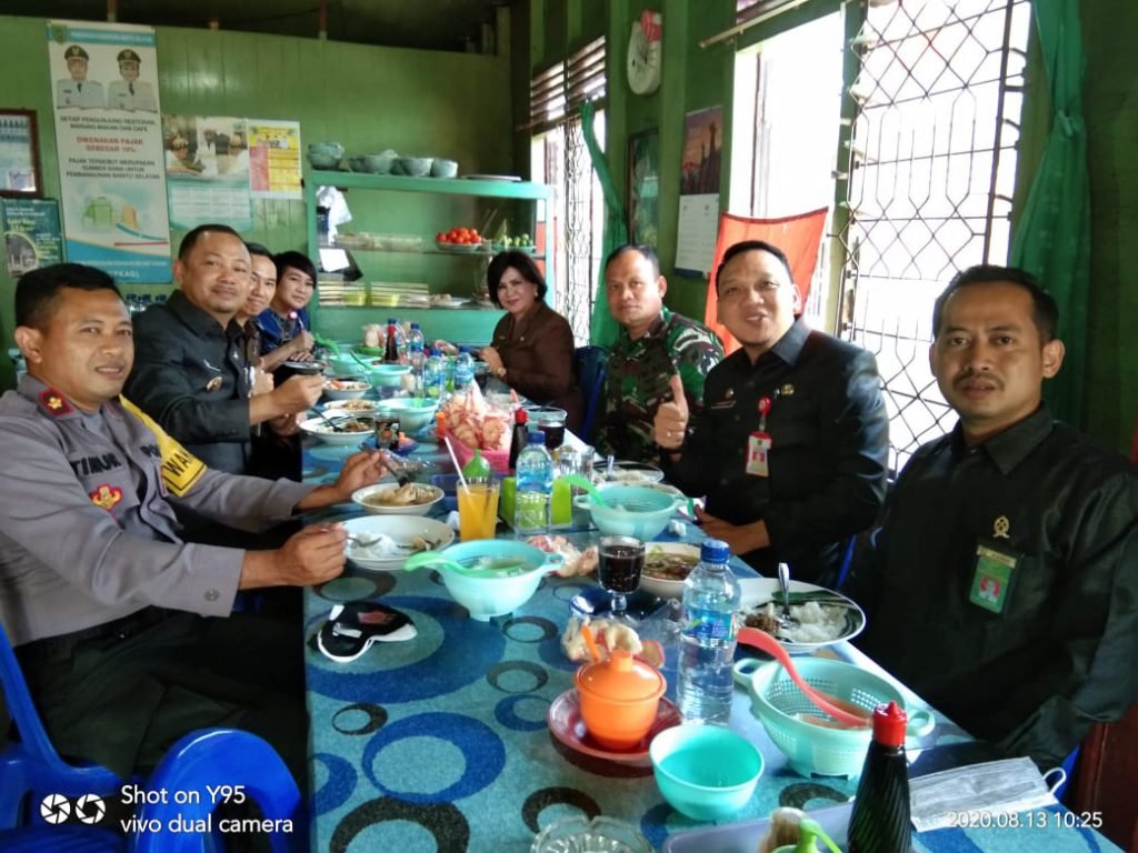 Jalin Siaturahmi Dengan Makan Bersama