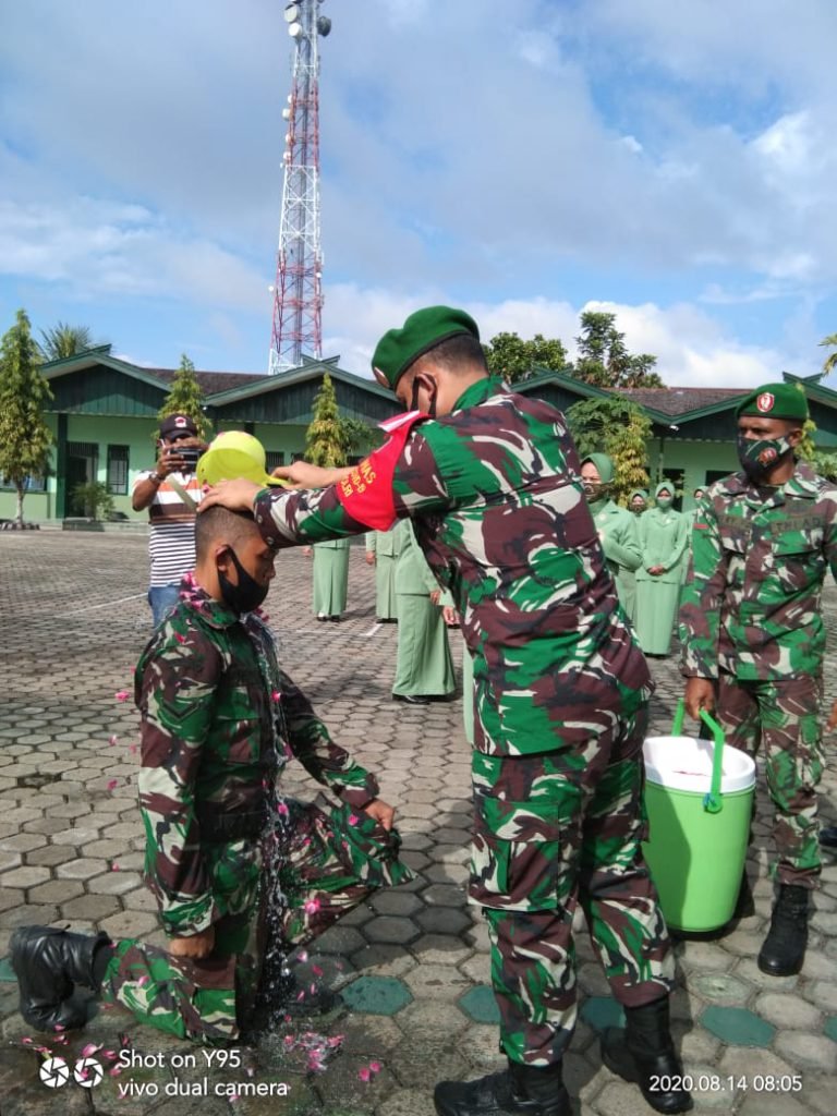 15 Anggota Babinsa Baru Disiram