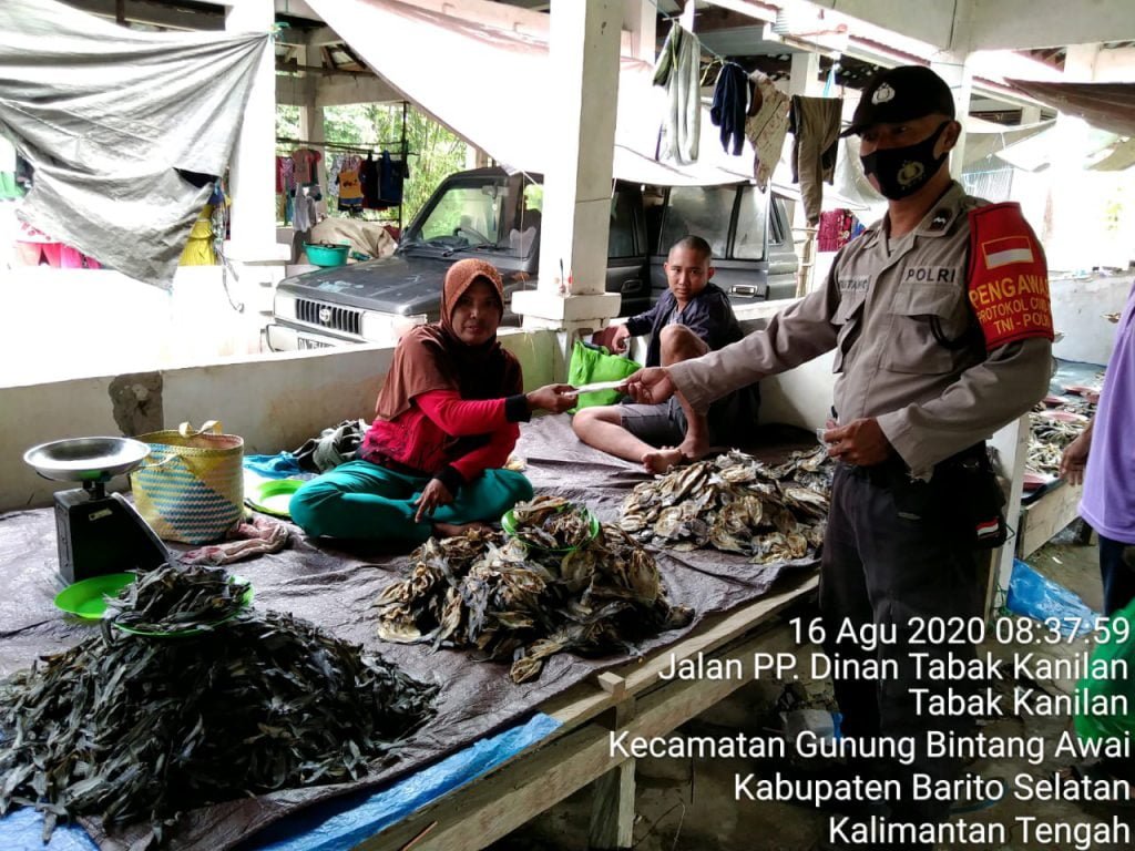 Polsek GBA Bagikan Masker Gratis