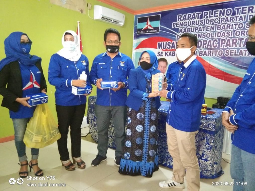 Demokrat Bagikan Masker, Handsanitizer Dan Multivitamin