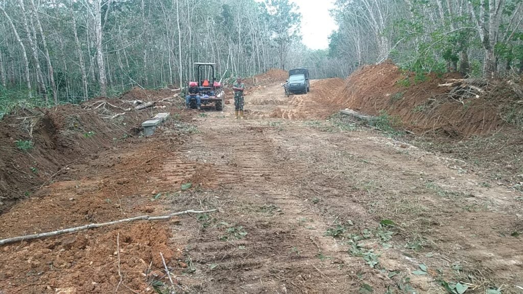 Kodim Bangun Jalan Sepanjang 3 KM