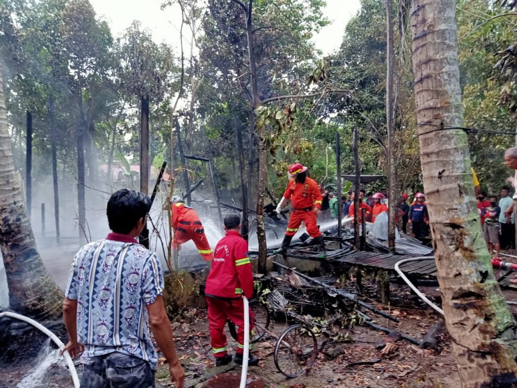Kakek Tewas Dan 2 Rumah Terbakar