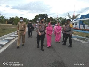 Kapolres Baru Disambut Pedang Pora Dan Potong Pantan