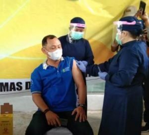 Bupati Mengaku Gugub Ketika Disuntik Vaksin