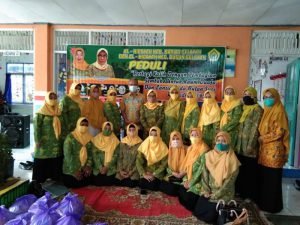 Al Hidayah Bagikan 100 Paket Sembako