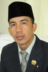 Warga Menuntut Dialiri Listrik