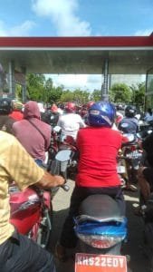 BBM Langka Antrian DI SPBU Mengular