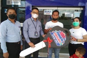 Pendulang Emas Terima Mobil Undian BRI