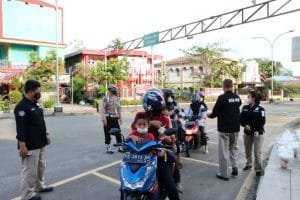 Sihumas Polres Bagikan Takjil Gratis