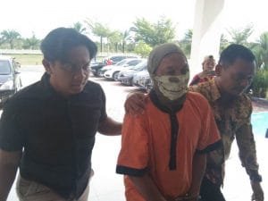 Pria Tua Hamili ABG Hingga Lahirkan Anak