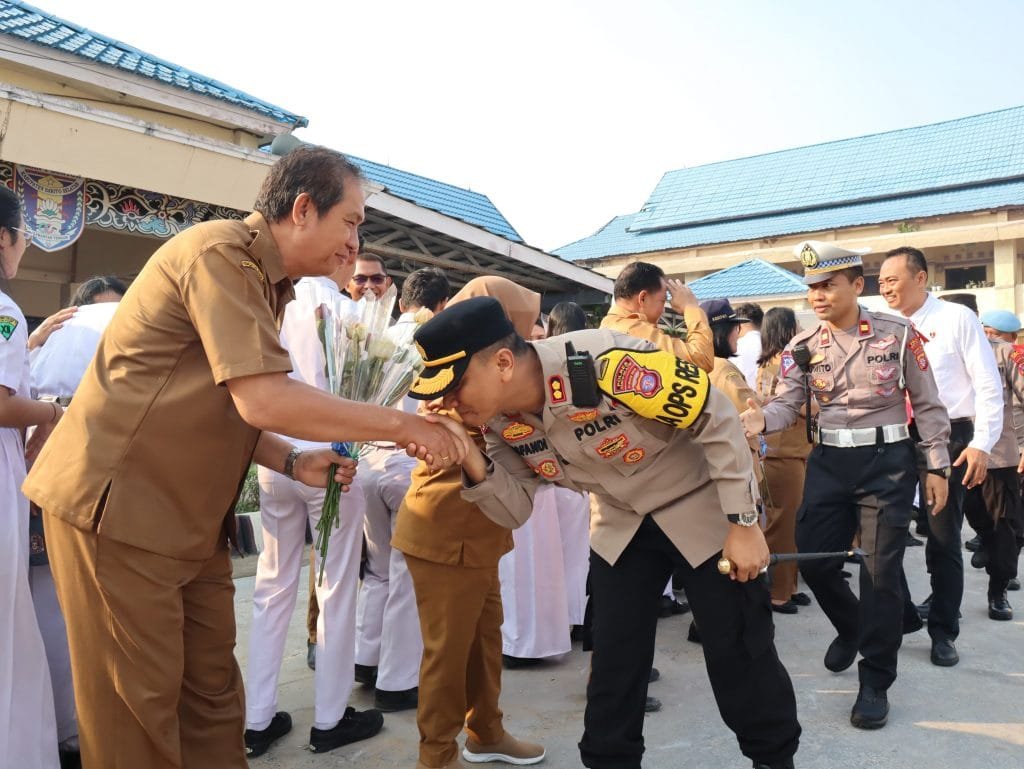 Kapolres Beri Arahan Siswa SMAN 1 Dusel
