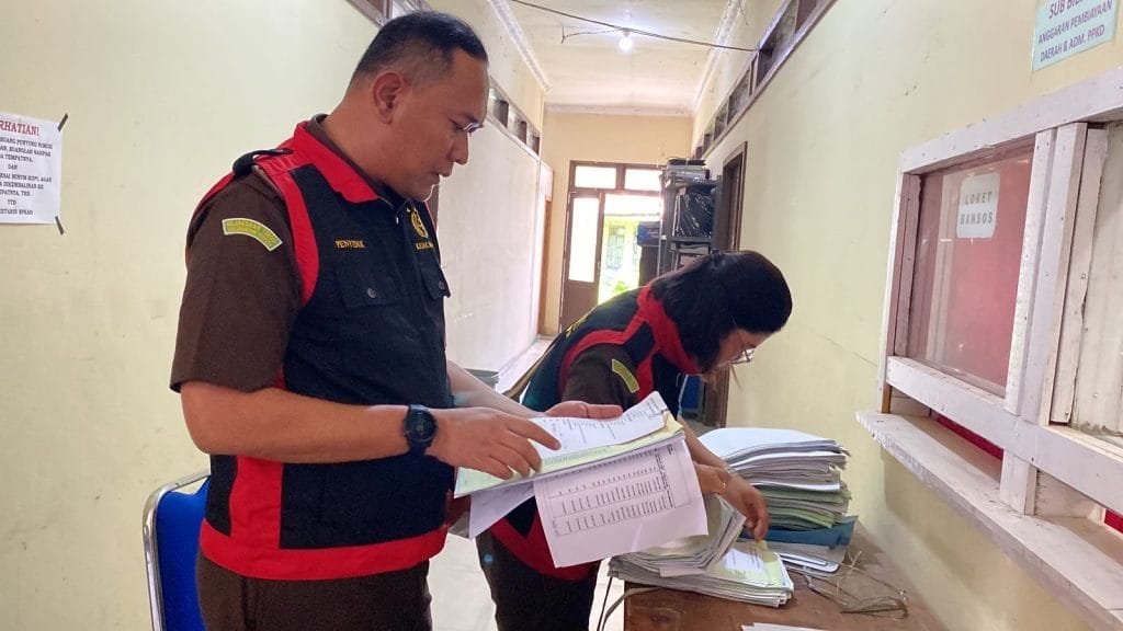 Cari Bukti Tambahan, Kejati Kalteng Geledah Berkas Dana BOK Dinas Kesehatan Barsel