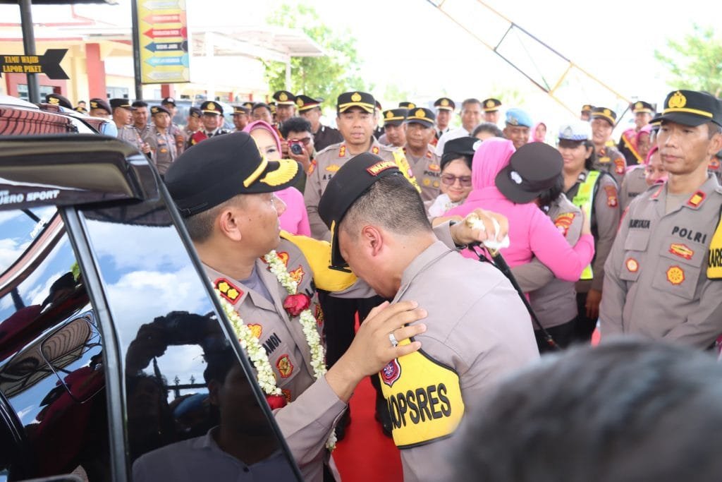 Suasana Haru Warnai Rangkaian Farewell Parade AKBP Yusfandi