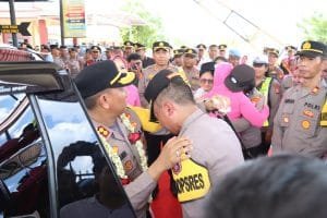 Suasana Haru Warnai Rangkaian Farewell Parade AKBP Yusfandi