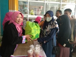 Ratusan Warga Tidak Mampu Terima Sembako Gratis Dari Ipemi