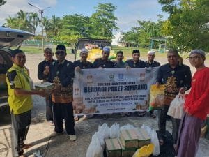 DMI Bagikan Paket Sembako Untuk Marbot Masjid