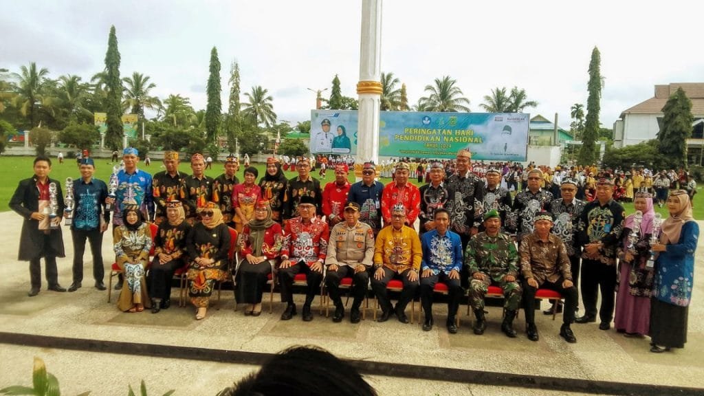 Pemkab Barsel Lansanakan Upacara Hardiknas