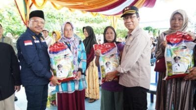 Pemprov Kalteng Serahkan 20 Ekor Hewan Kurban dan Gelar Pasar Murah di Ampah