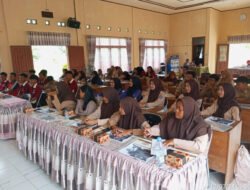 Badan Kesbangpol Kobar Gelar Sosialisasi Pendidikan Politik untuk Pemilih Pemula di Pangkalan Lada