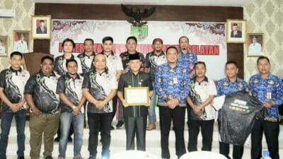 Pj Bupati Barito Selatan Terima Penghargaan dari PWI Pusat