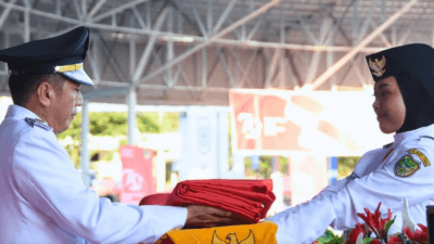 Penjabat Bupati Barito Utara Pimpin Upacara Penurunan Bendera Merah Putih