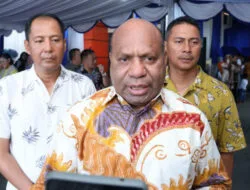 Kejutan Pilkada: Mathius Fakhiri Menggantikan Paulus Waterpauw sebagai Bacalon Gubernur Papua dari Golkar