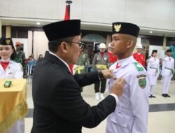 Pj Bupati Indra Gunawan Kukuhkan Puluhan Anggota Paskibraka Barito Timur Tahun 2024