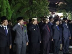 Pemkab Barito Timur Gelar Apel Kehormatan dan Renungan Suci di TMP Bumi Satria Ampah