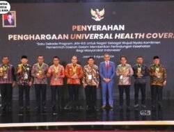 Pj Bupati Mura Terima Penghargaan UHC dari Wapres