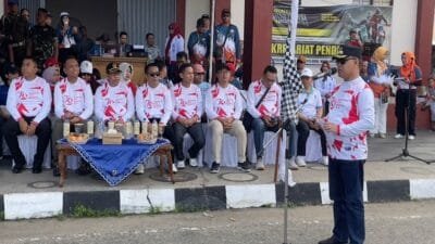 Pj Bupati Barsel Lepas Ratusan Peserta Pawai Pembangunan Meriahkan HUT RI ke-79