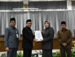 Pemkab Barut Hadiri Dua Rapat Paripurna DPRD: KUPA dan RPJP 2025-2045