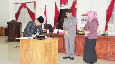 Pj Bupati Barito Selatan H. Deddy Winarwan Sampaikan Pidato Pengantar KUA-PPAS Perubahan APBD 2024