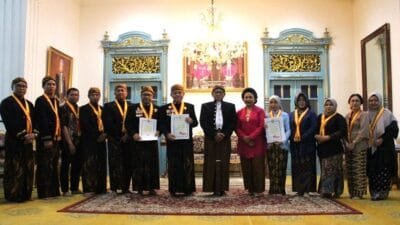 Pj Bupati Barsel Terima Gelar Kehormatan KRAT dari Keraton Surakarta Hadiningrat