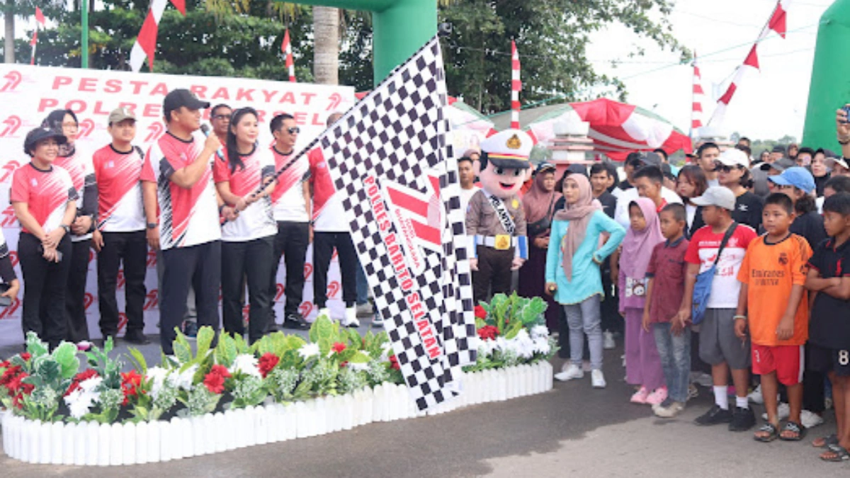 ribuan-warga-meriahkan-hut-bhayangkara-ke-79-polres-barsel-di-water-front-city-buntok