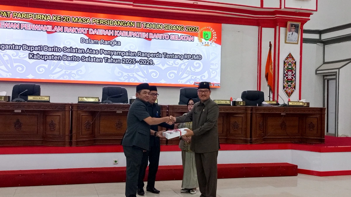 dprd-barsel-gelar-rapat-paripurna-bahas-raperda-rpjmd-2025–2029