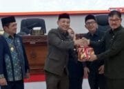 Bupati Barsel Serahkan Ranperda Pertanggungjawaban APBD 2024 dalam Paripurna ke-23