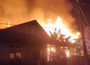 Kebakaran Hebat Hanguskan Puluhan Bangunan di Pasar Terowongan Buntok