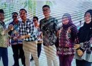 Pemkab Serahkan 4 Mobil Dinas Dokter Spesialis