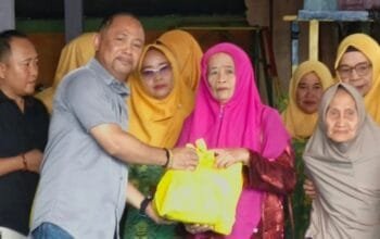 Bupati Barsel Serahkan Sembako Peduli Kasih Sambut Ramadan di TK Al Hidayah