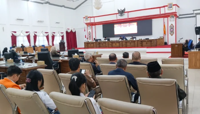 Paripurna DPRD ke-13, Bupati Barsel Tanggapi Pandangan Fraksi atas Ranperda Pertanggungjawaban APBD 2025