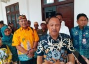 Bupati  Serahkan Langsung Bantuan CPPD Tiga Desa Di Karau Kuala