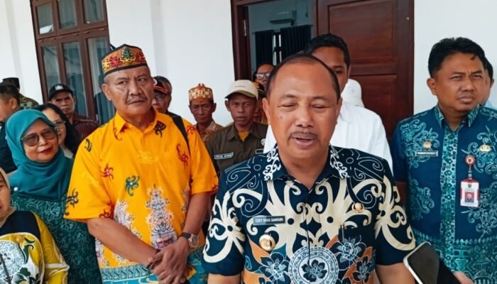 Bupati  Serahkan Langsung Bantuan CPPD Tiga Desa Di Karau Kuala